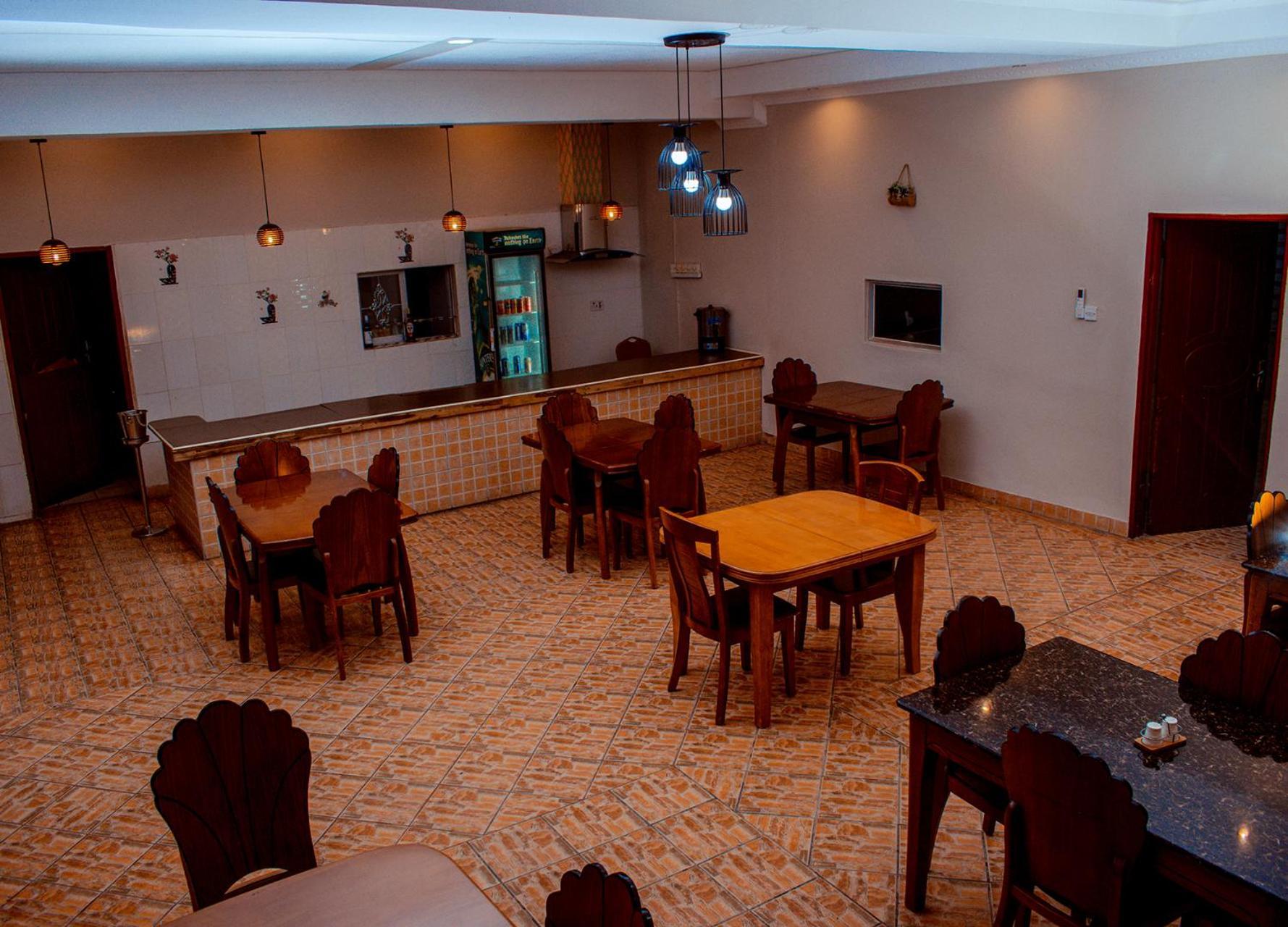 Dolar Lodges&Tours Maun Extérieur photo